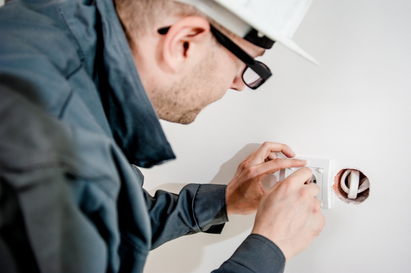 sasu-PEILLE-min_electrician-1080561